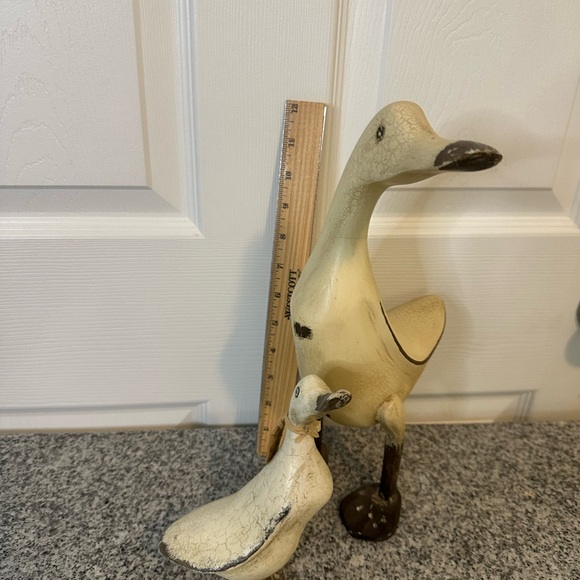 Duck family. Like new just on display - Picture 2 of 3